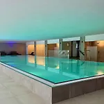 Inselloft Ruegen - Meerblick, Pool & Eigener Strandzugang Binz
